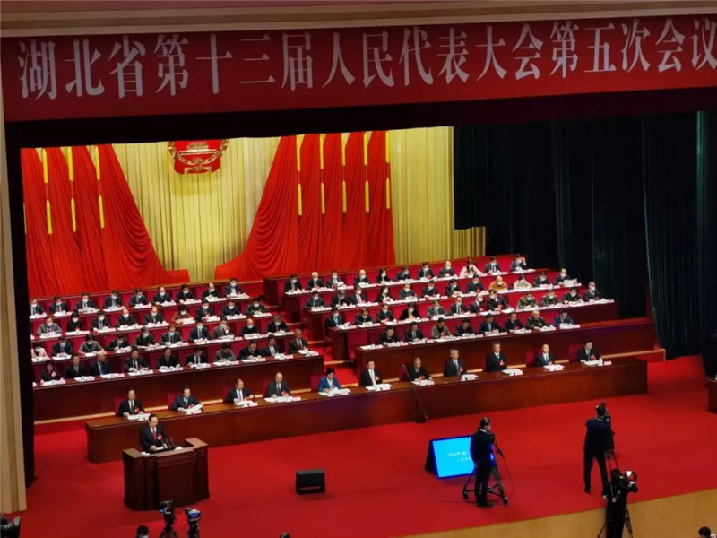 程力專汽2021年確定85億產(chǎn)值目標，湖北省政協(xié)委員、隨州市人大代表程力集團總經(jīng)理程阿羅出席“兩會”力推隨州專汽應(yīng)急產(chǎn)業(yè)雙核發(fā)展
