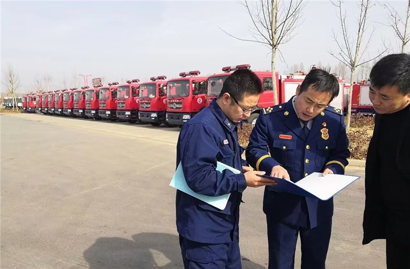 為提升滅火救援效率，使車輛在消防救援工作中成為強有力的“作戰(zhàn)工具”，亳州市應急管理局采購60輛水罐消防車