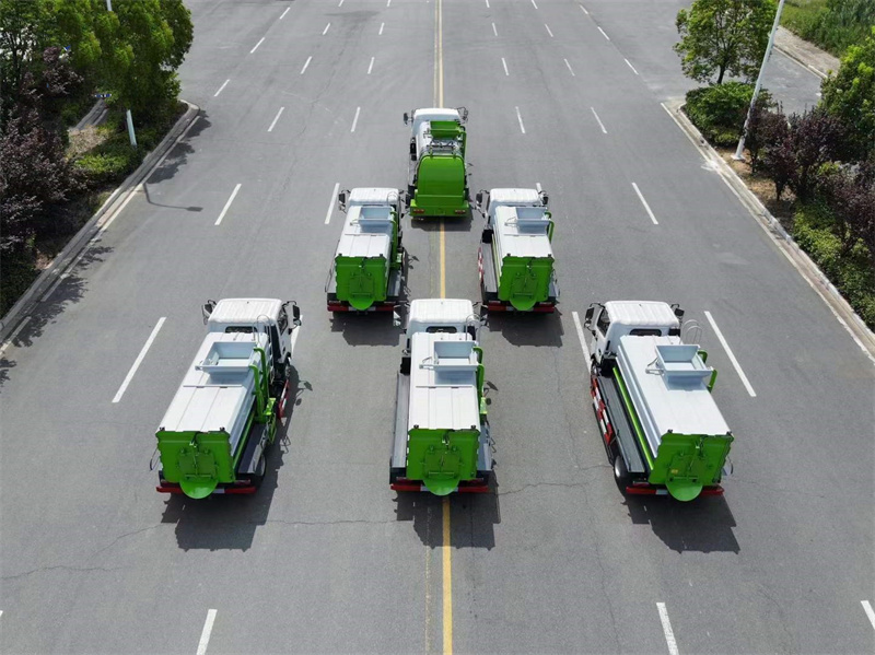 國慶10.1東風多利卡餐廚垃圾車批量訂單交付